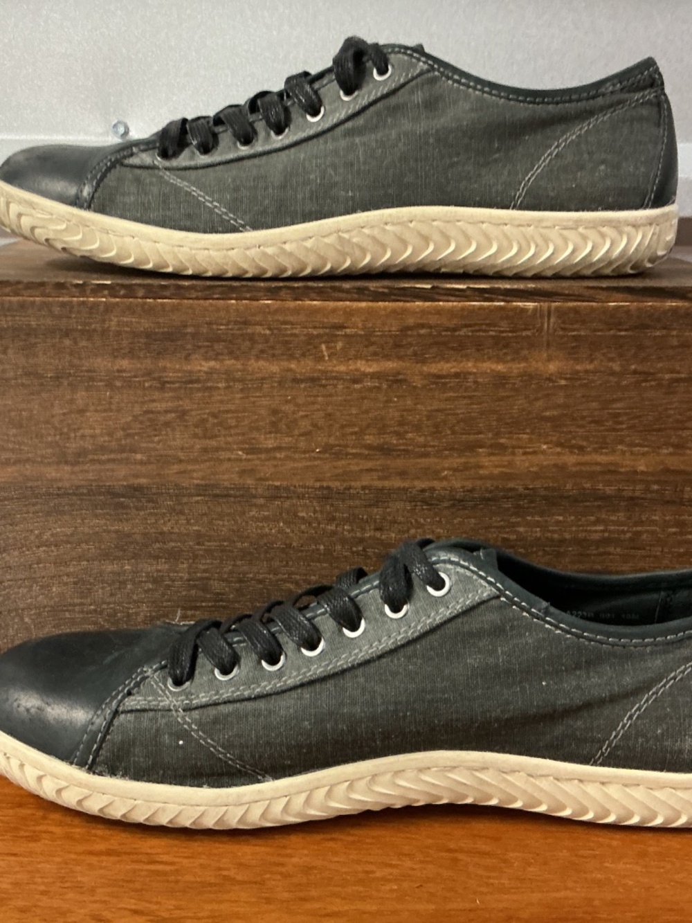 John Varvatos USA Hattan Low Charcoal Fashion Sneaker Men Size 10 - Picture 5 of 8
